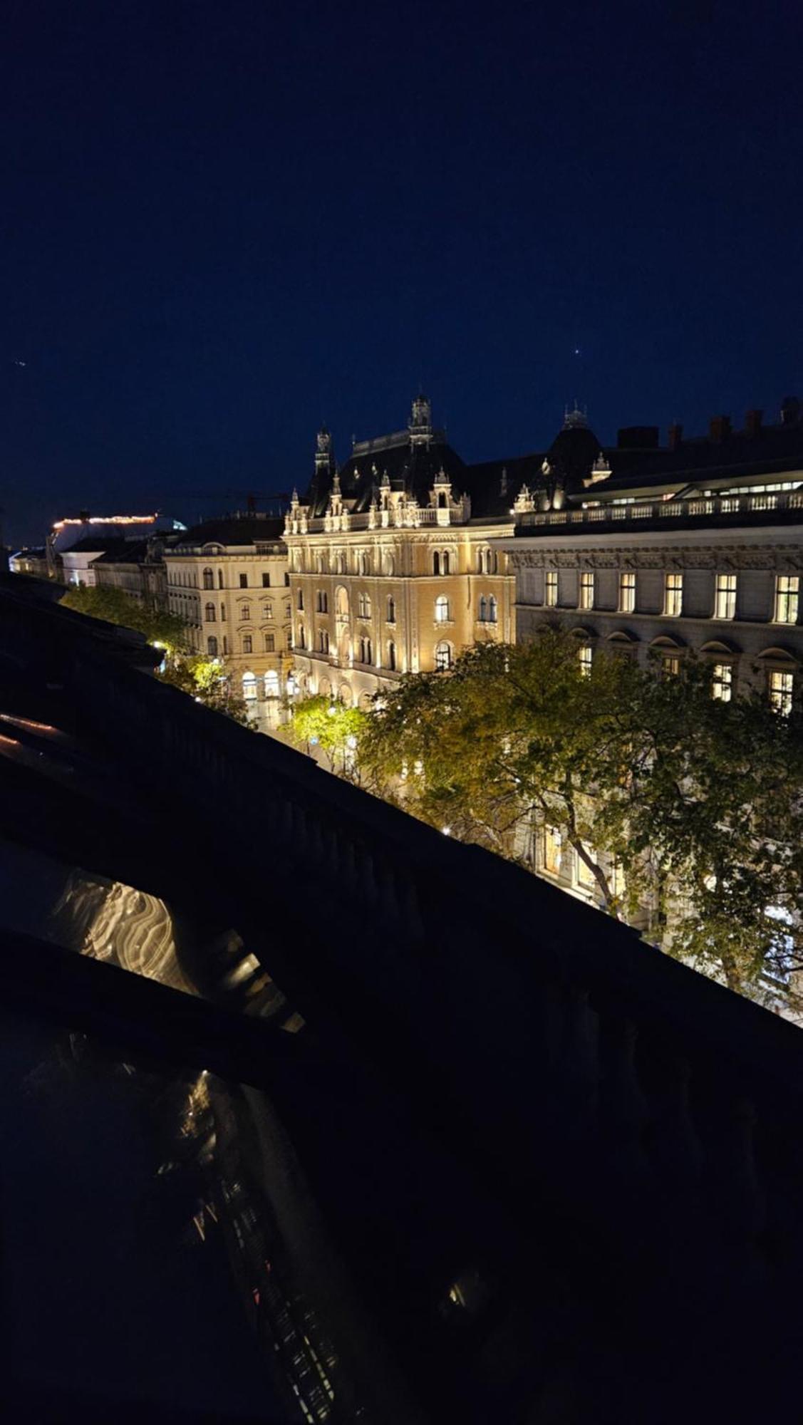 Opera16 Guestrooms Budapest Eksteriør billede