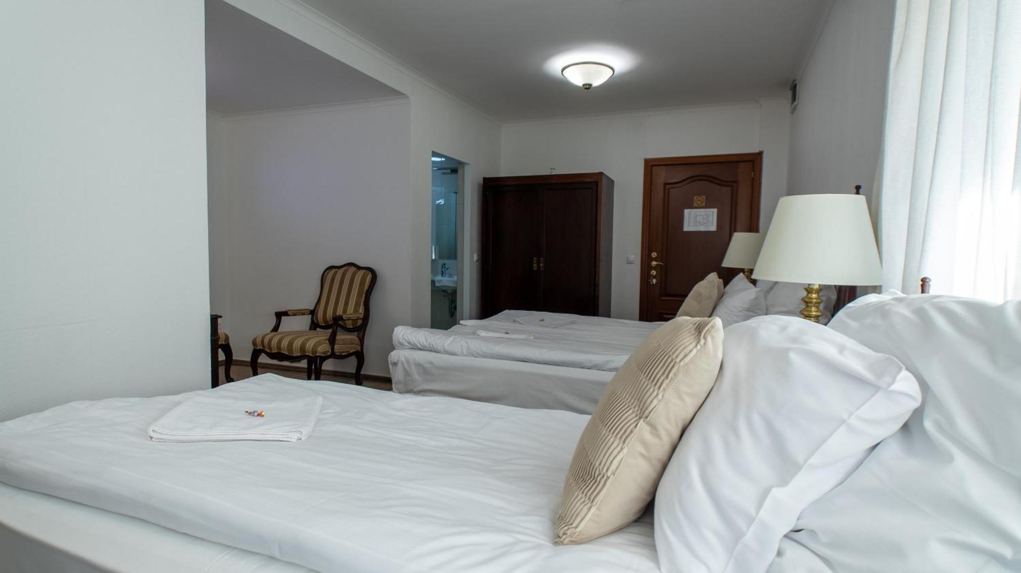 Opera16 Guestrooms Budapest Eksteriør billede